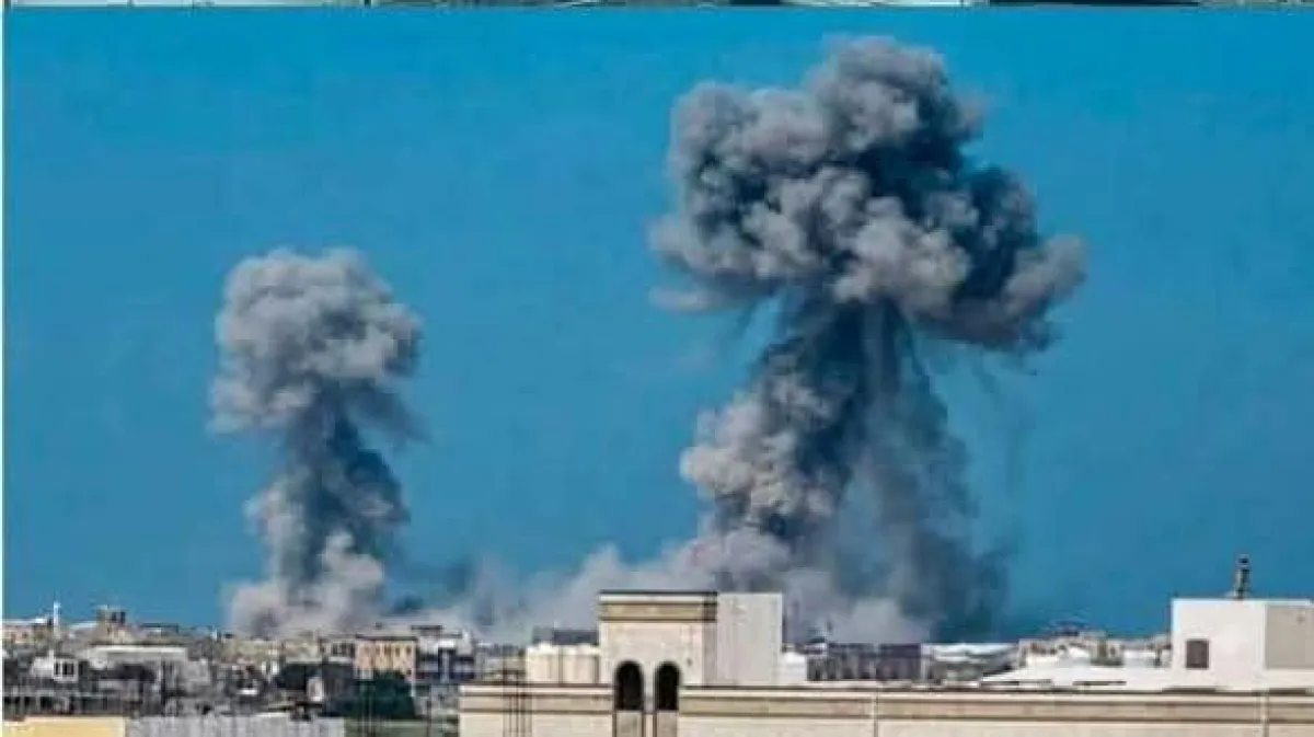 المخا.. مقتل قيادي حوثي بغارات جوية استهدفت إدارة الأمن وتدمير جلبتين محمّلتين بالأسلحة